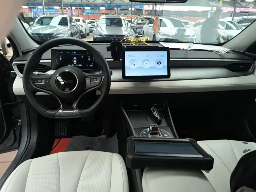 BYD Seal 05 DM-i 2025 — фото 10