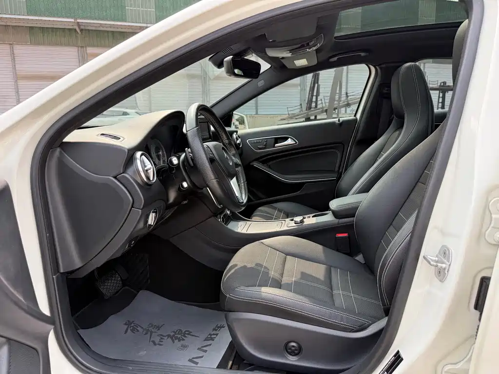 Mercedes-Benz A-Class 2015 — фото 15