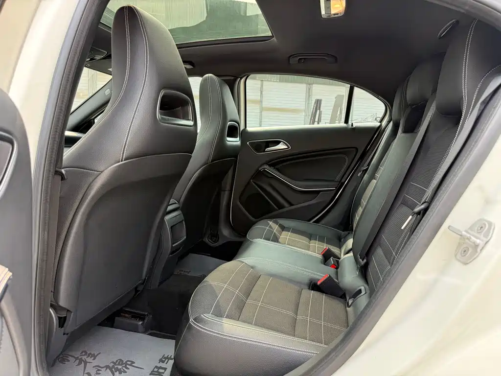 Mercedes-Benz A-Class 2015 — фото 12