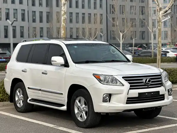 Lexus LX 2013