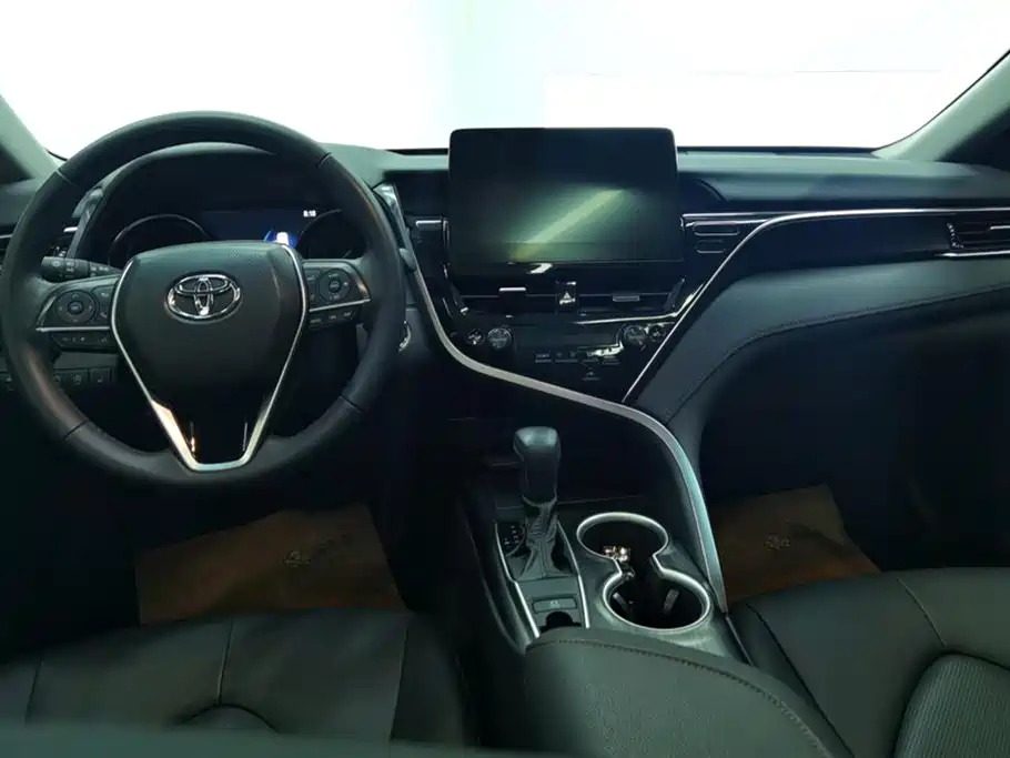 Toyota Camry 2023 — фото 11