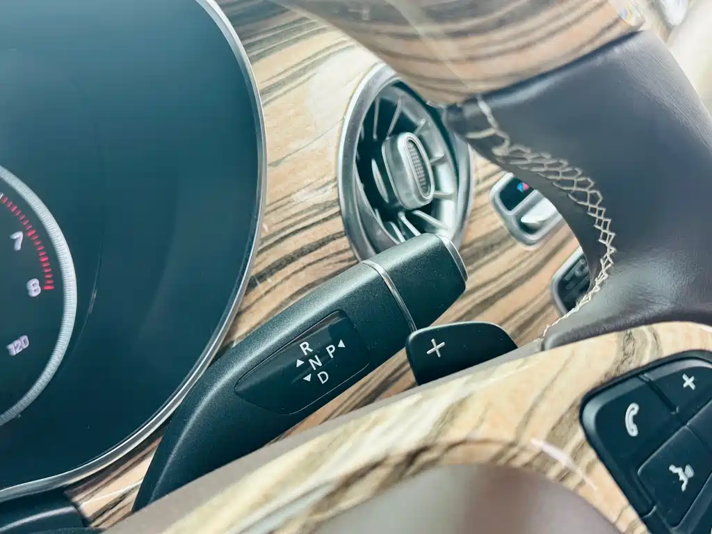 Mercedes-Benz V-Class 2019 — фото 13