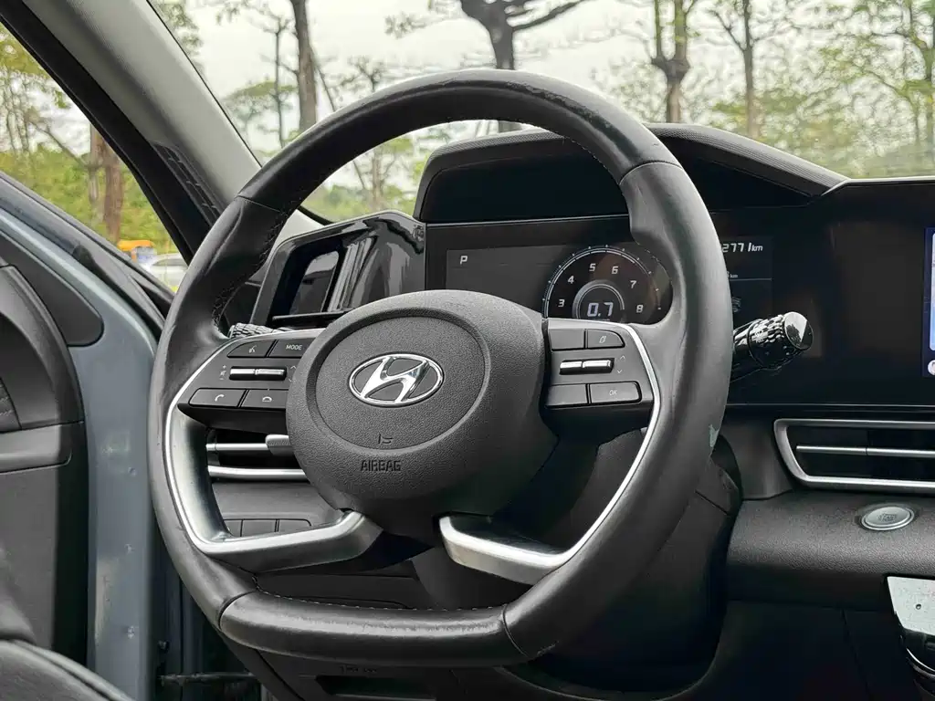 Hyundai Elantra 2021 — фото 16