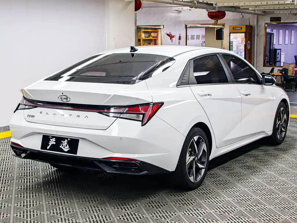 Hyundai Elantra 2023 — фото 21