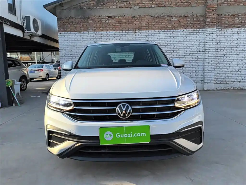 Volkswagen Tiguan L 2023 — фото 3