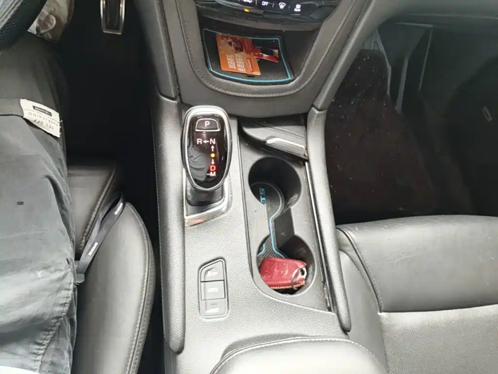 Cadillac XT5 2017 — фото 14