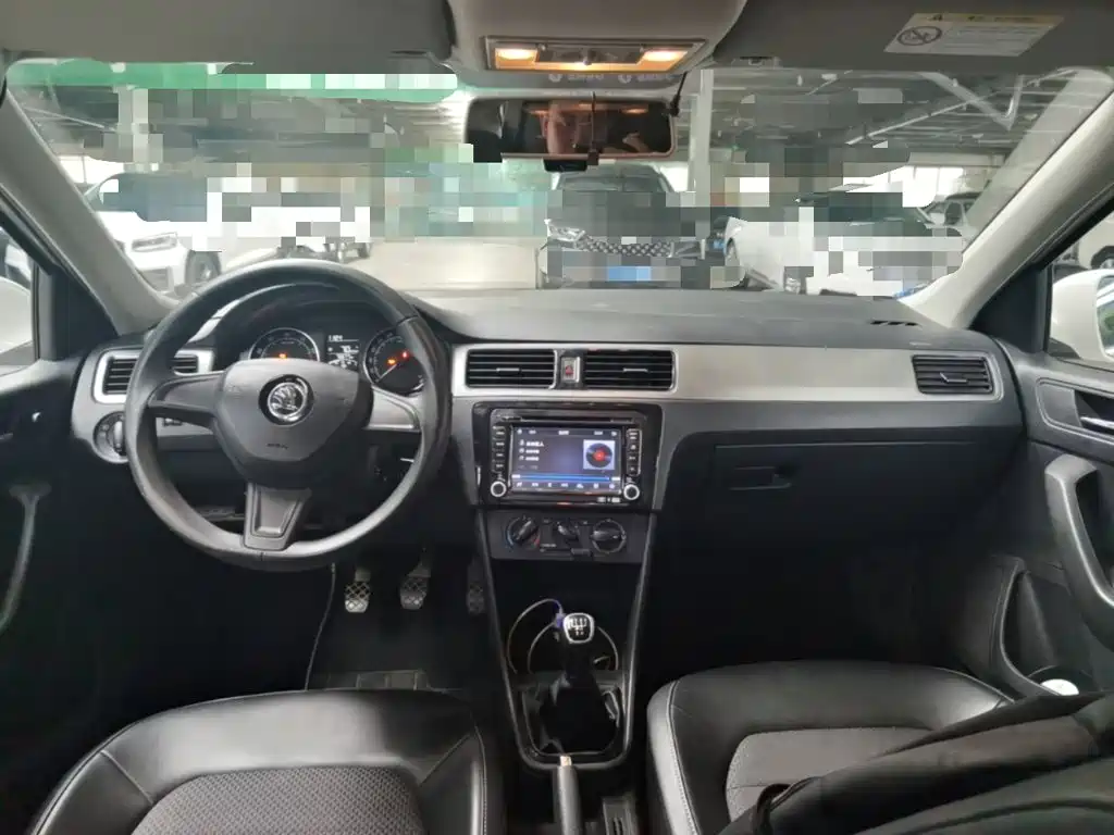 Skoda Rapid Spaceback 2015 — фото 10