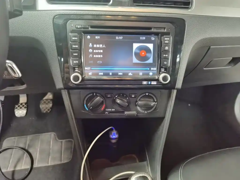 Skoda Rapid Spaceback 2015 — фото 13