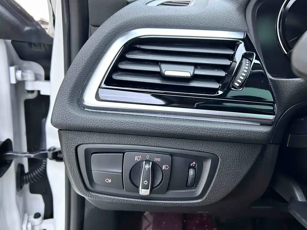 BMW 1 Series 2022 — фото 12