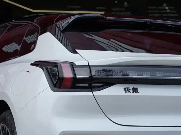Zeekr 001 2024