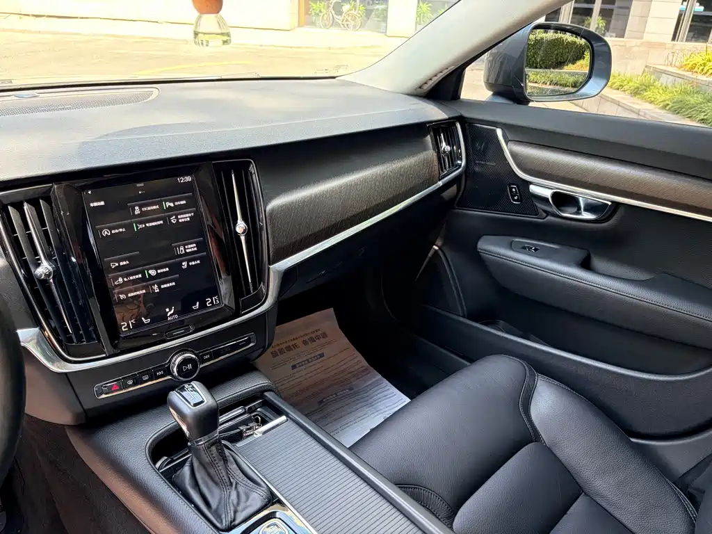 Volvo V90 2020 — фото 18