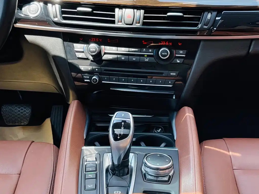 BMW X6 2015 — фото 15