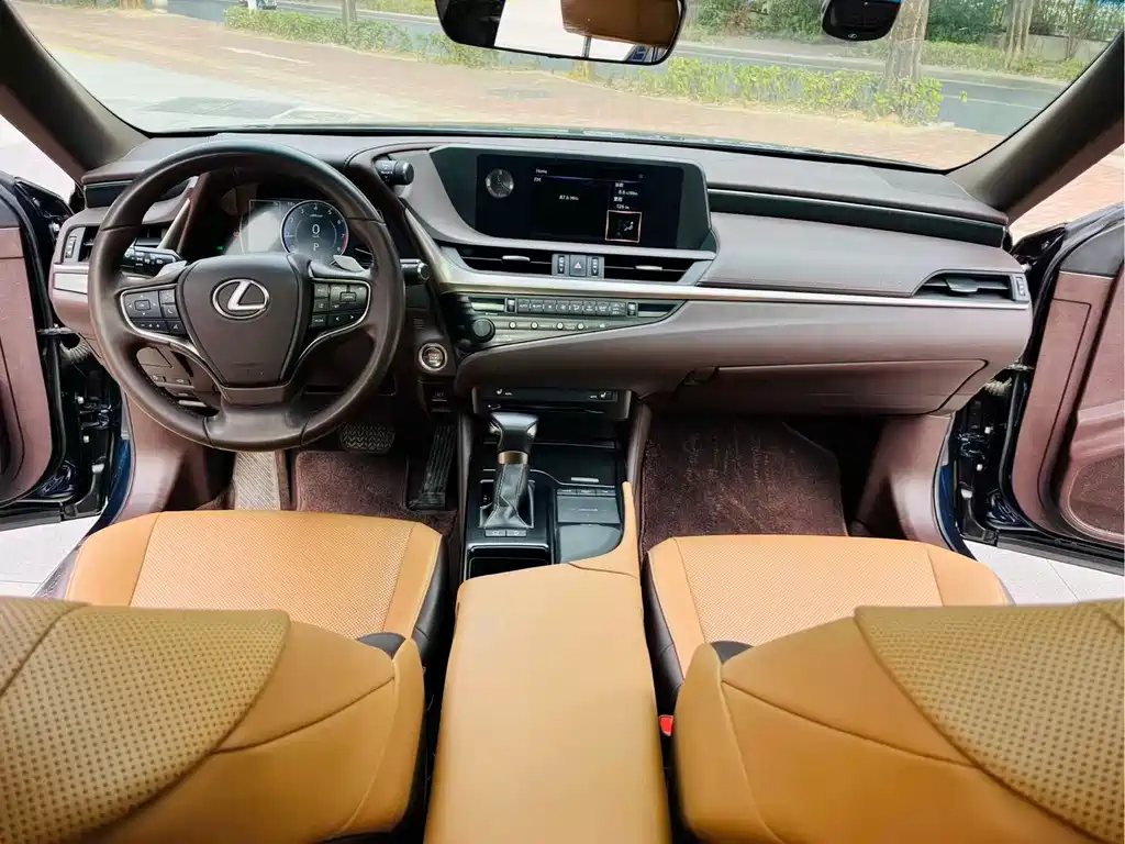 Lexus ES 2020 — фото 24