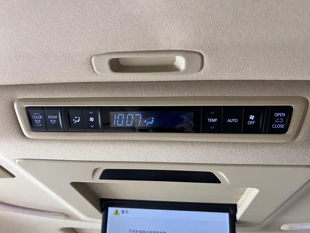 Toyota Alphard 2020 — фото 34