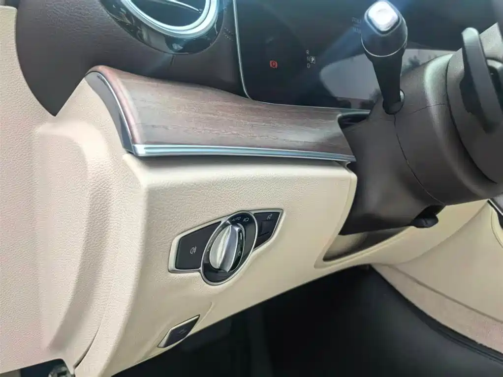 Mercedes-Benz E-Class 2020 — фото 12