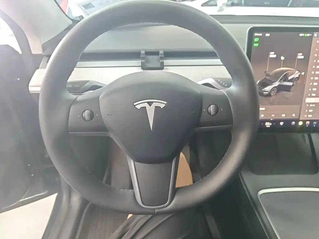 Tesla Model Y 2024 — фото 11