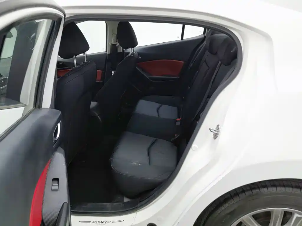Mazda 3 Axela 2015 — фото 15
