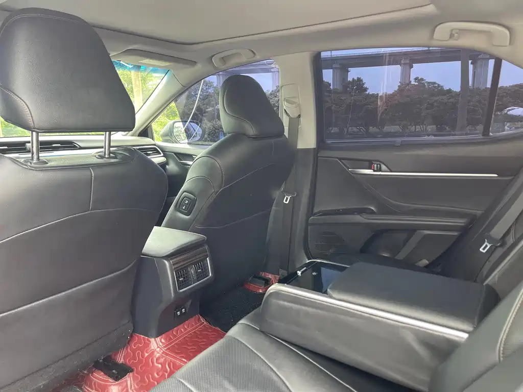 Toyota Camry 2018 — фото 26