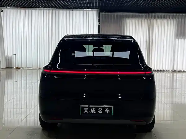 Li Auto L6 2025