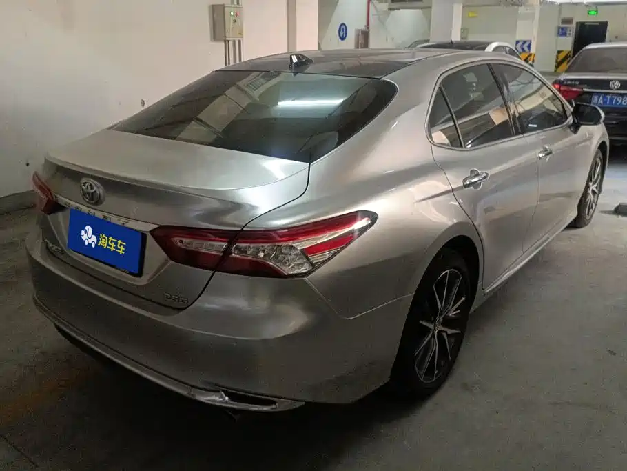 Toyota Camry 2023 — фото 3