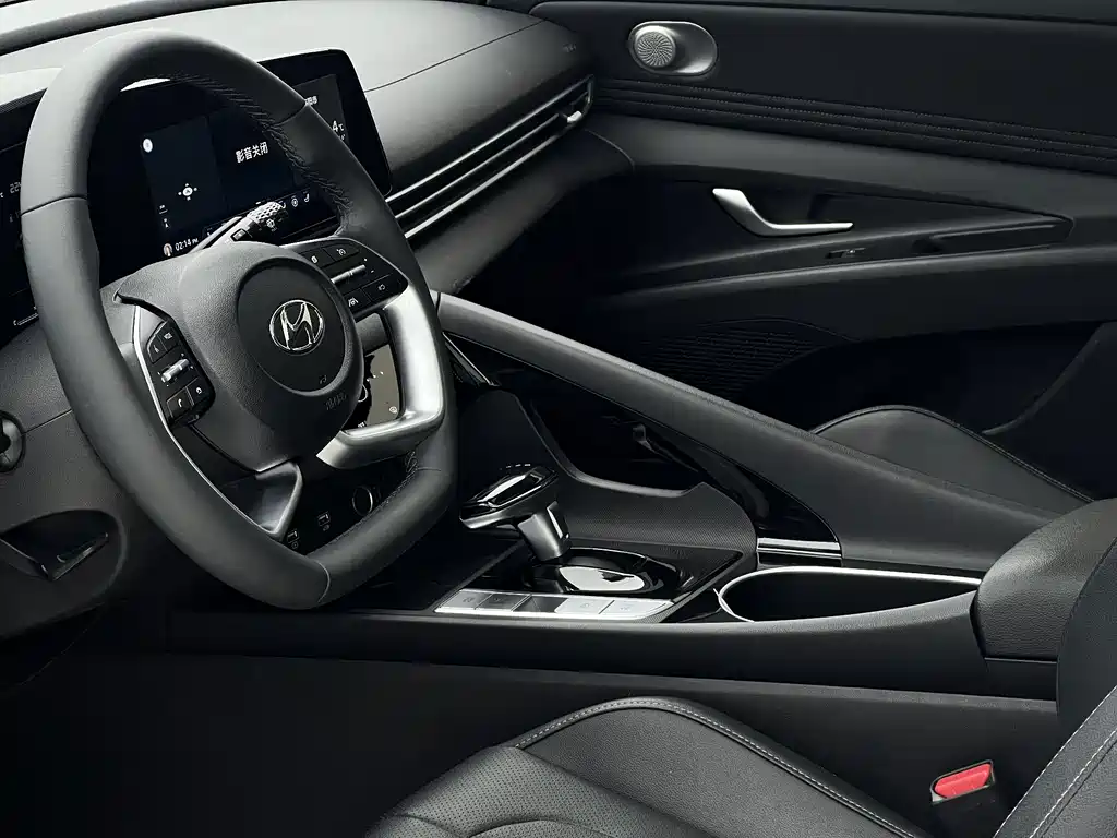 Hyundai Elantra 2023 — фото 13