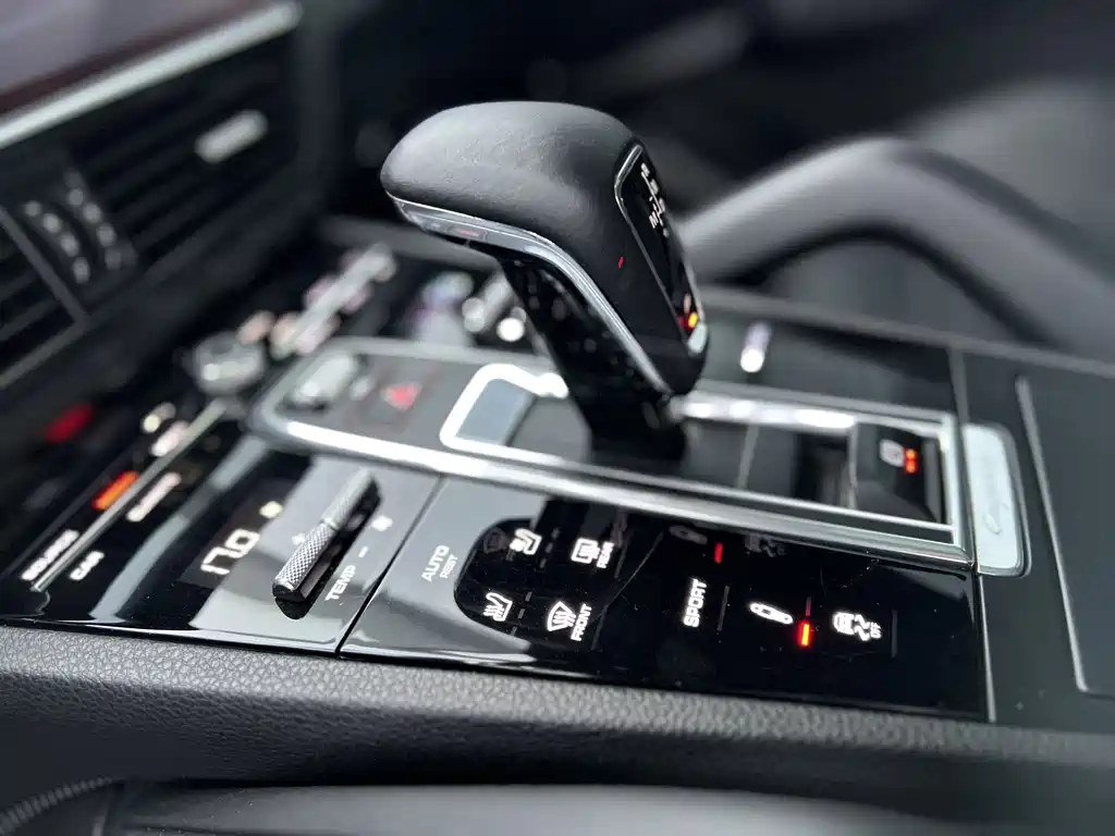 Porsche Cayenne 2020 — фото 15