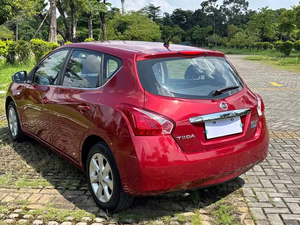 Nissan Tiida 2015
