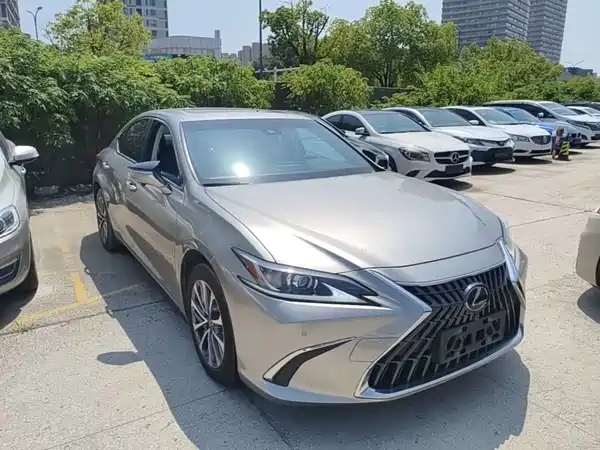 Lexus ES 2022