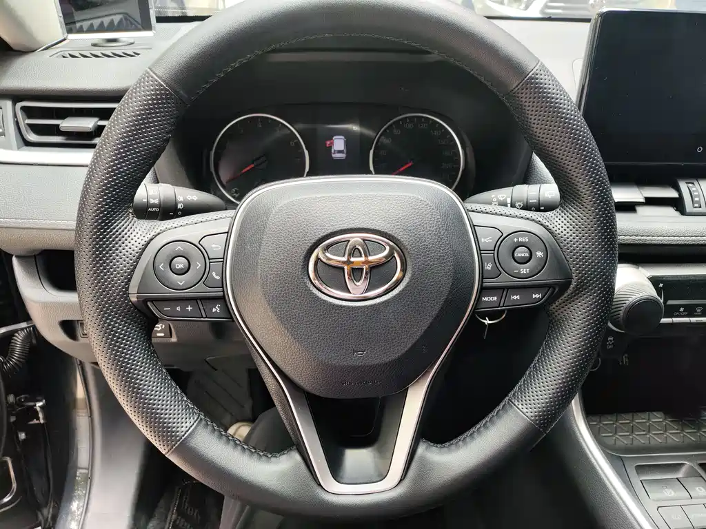 Toyota RAV4 2024 — фото 10