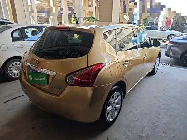 Nissan Tiida 2015