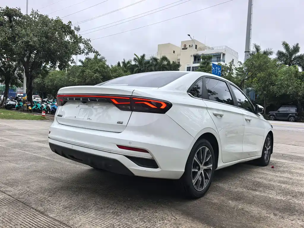 Geely Emgrand 2023 — фото 15