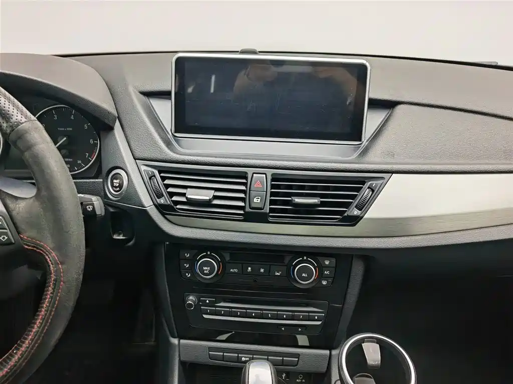 BMW X1 2014 — фото 12