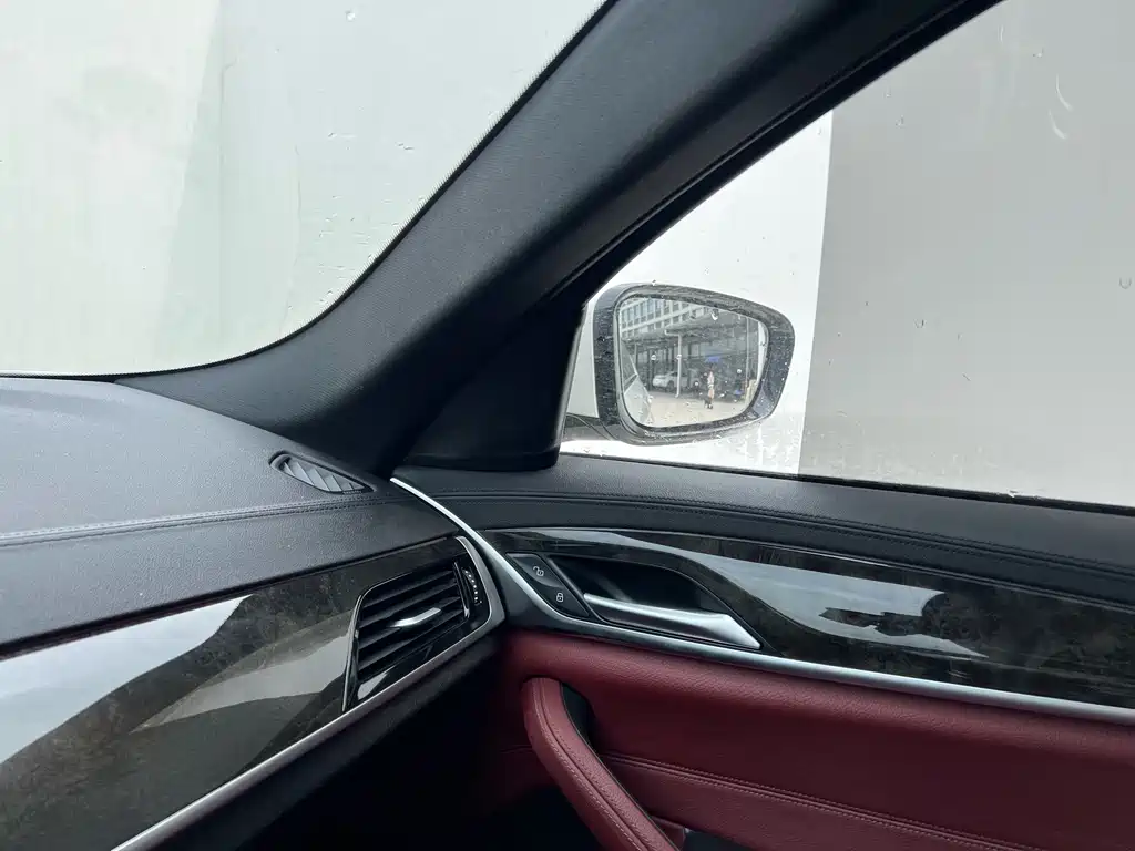 BMW 5 Series 2019 — фото 9