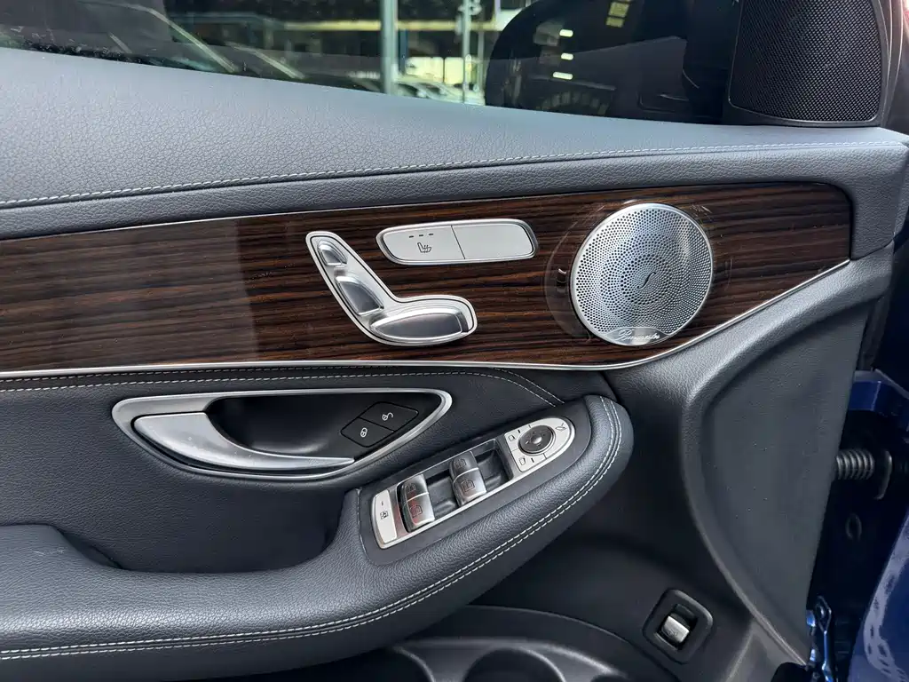 Mercedes-Benz GLC 2018 — фото 12