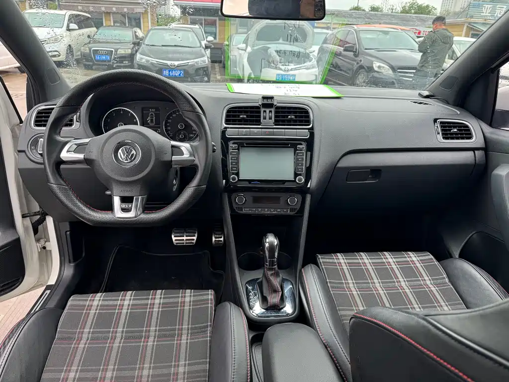 Volkswagen Polo 2015