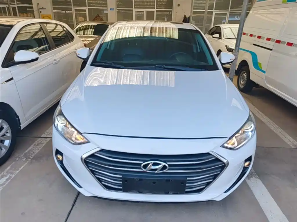 Hyundai Elantra 2017 — фото 3