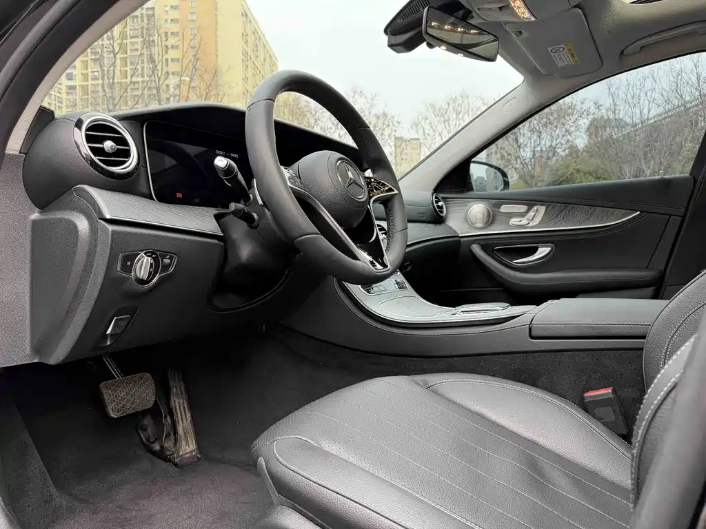 Mercedes-Benz E-Class 2022 — фото 10