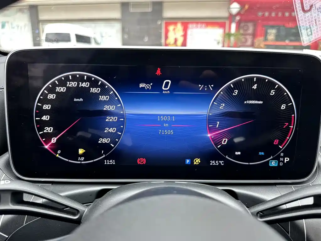 Mercedes-Benz C-Class 2023 — фото 18