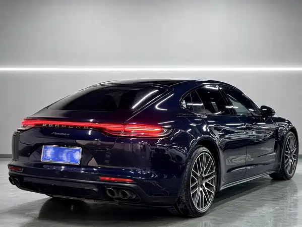 Porsche Panamera 2023