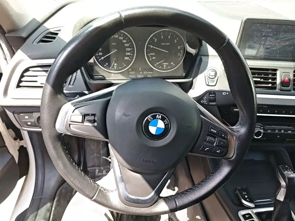 BMW 1 Series 2017 — фото 11