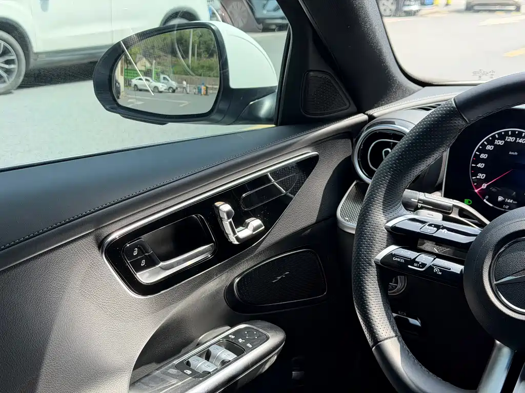 Mercedes-Benz C-Class 2023 — фото 12