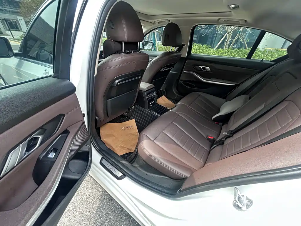BMW 3 Series 2019 — фото 12