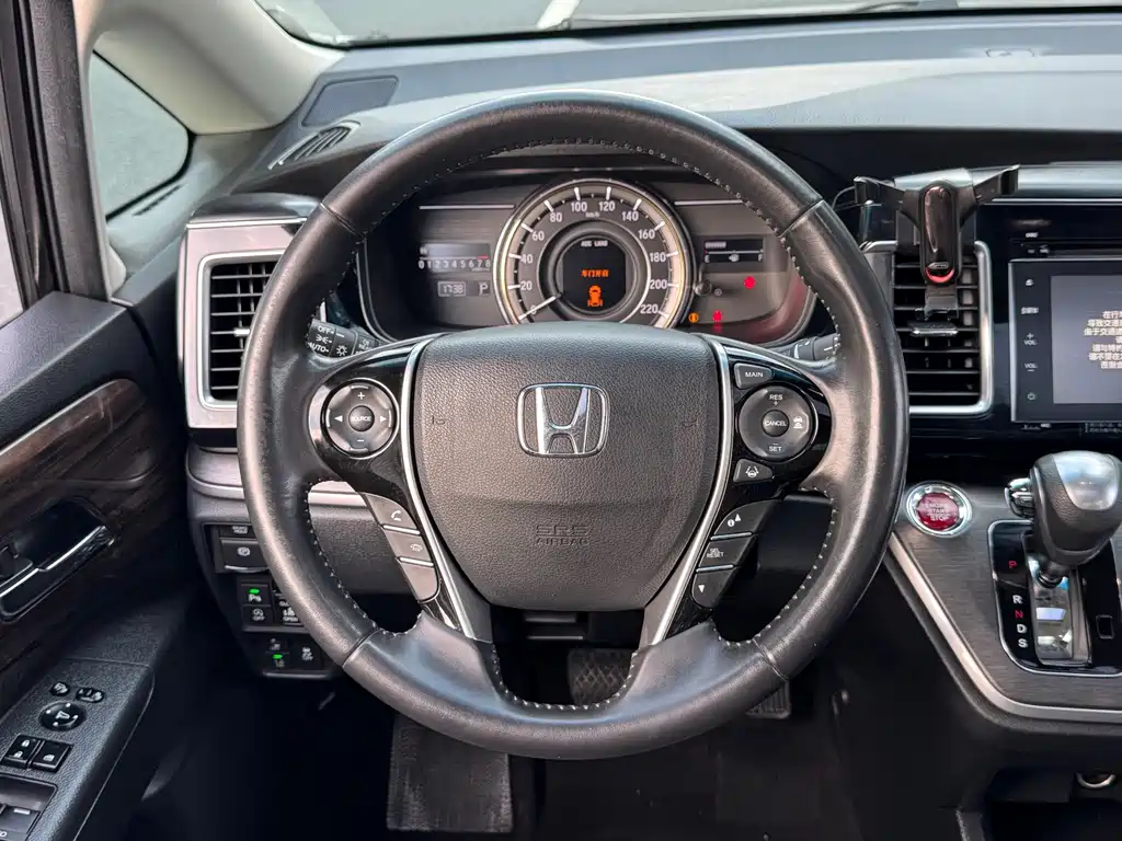 Honda Elysion 2019 — фото 16