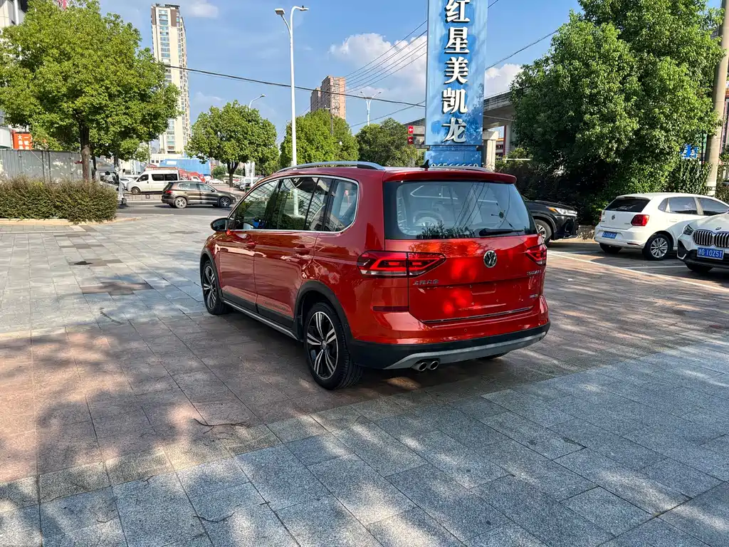 Volkswagen Touran 2018 — фото 21