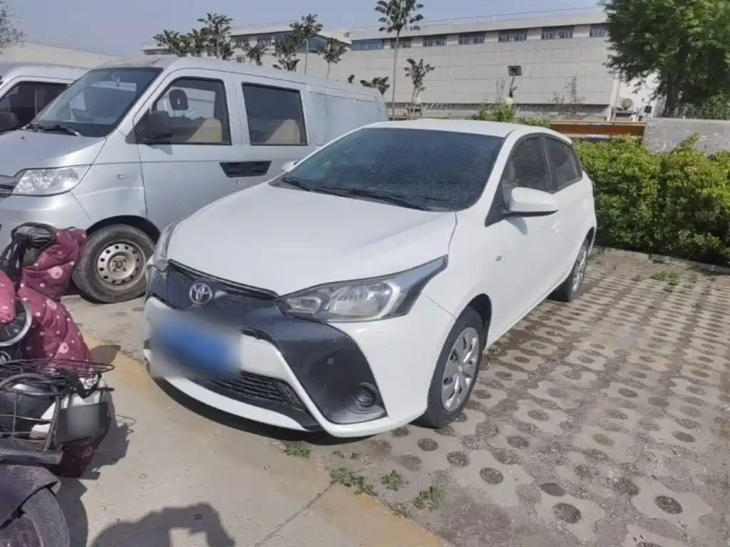 Toyota Yaris L 2019 — фото 1