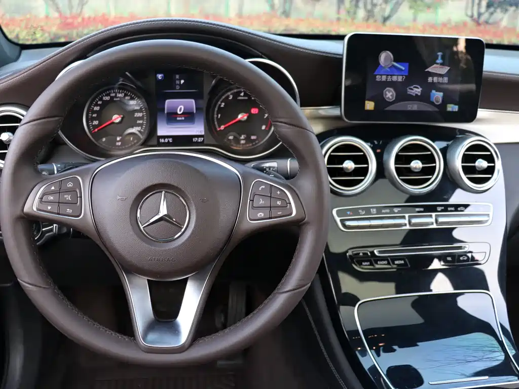 Mercedes-Benz GLC 2017 — фото 17