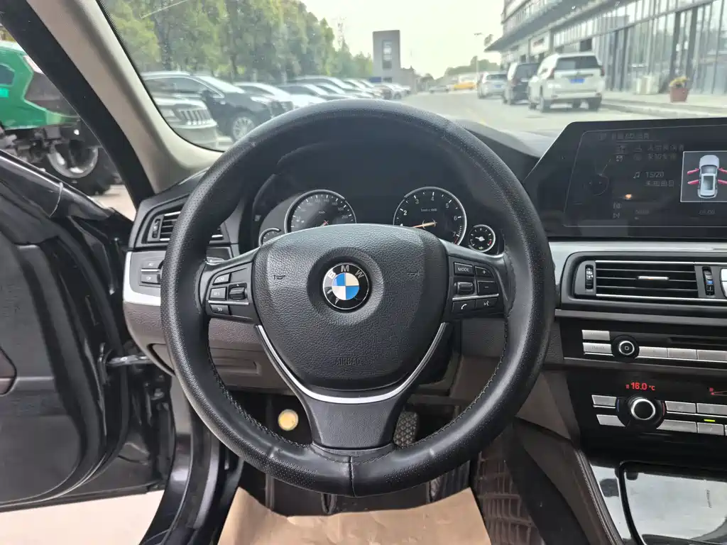 BMW 5 Series 2016 — фото 23
