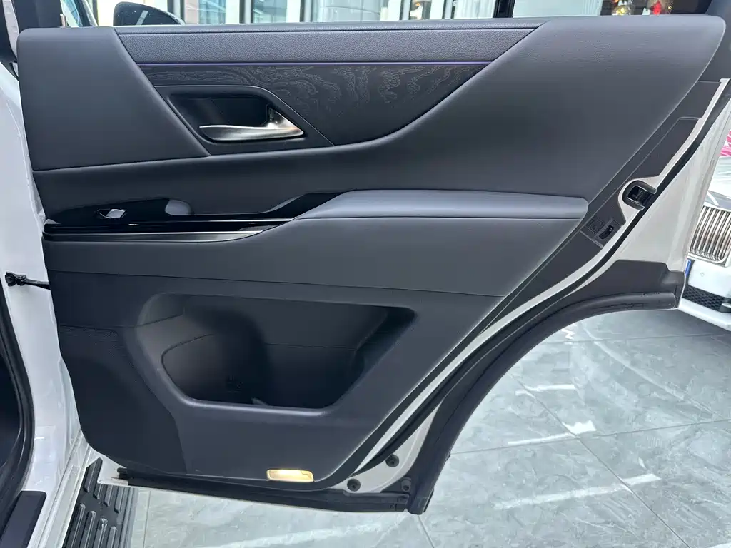 Lexus LX 2023 — фото 18