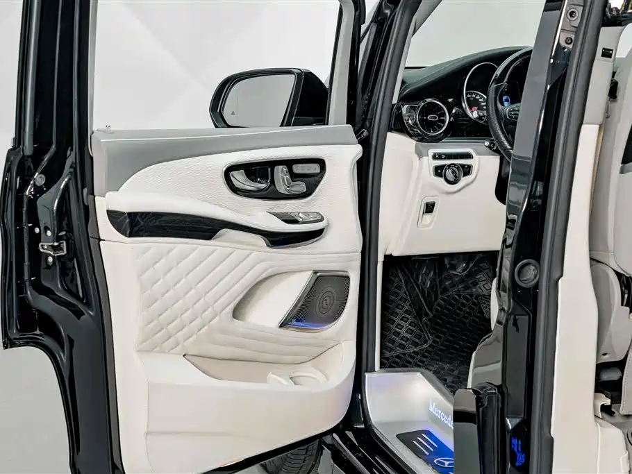 Mercedes-Benz V-Class 2024 — фото 18