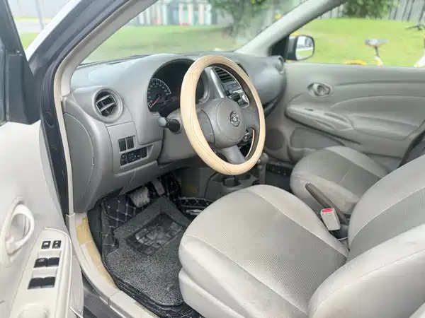 Nissan Sunny 2011
